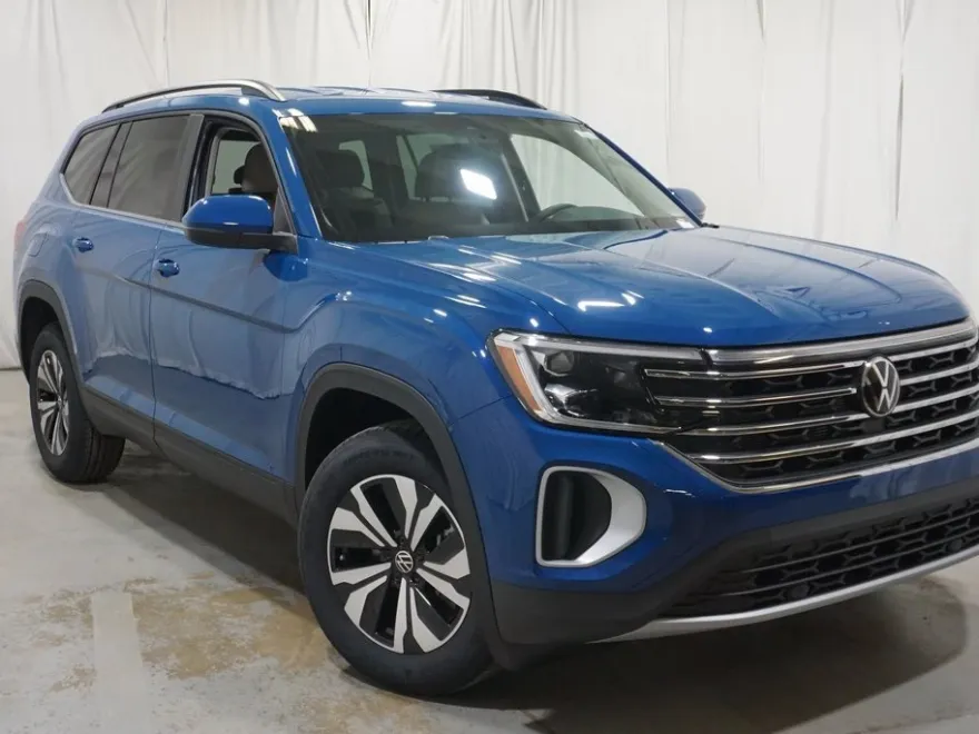 2025 Volkswagen Atlas SE photo 2