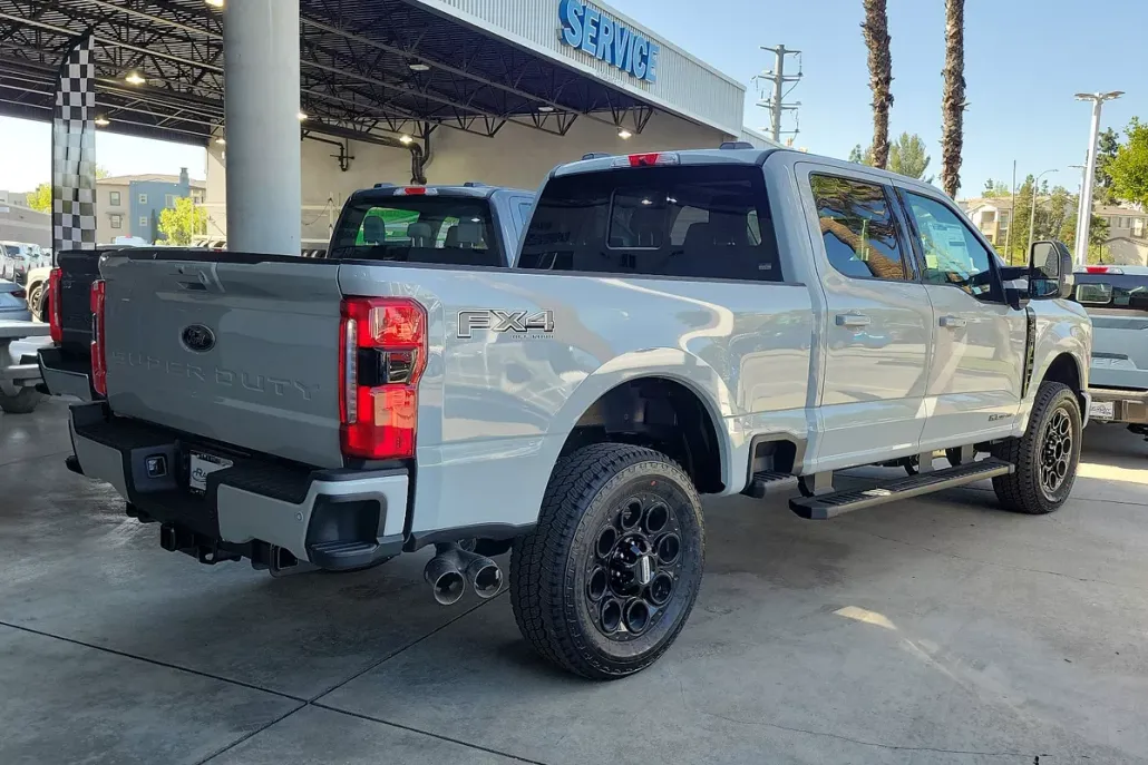 2025 Ford F-250 Lariat photo 1