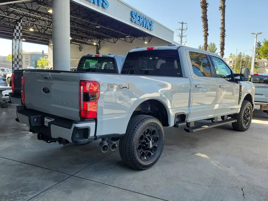 2025 Ford F-250 Lariat photo 1