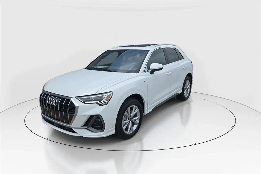 2025 Audi Q3 S line Premium photo 1
