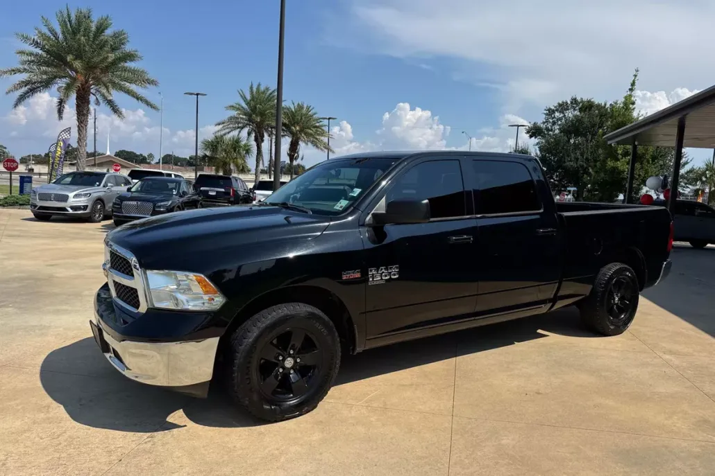 2019 Ram 1500 Classic SLT photo 1