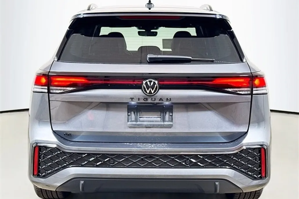 2025 Volkswagen Tiguan SE R-Line Black photo 1