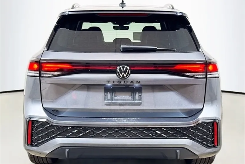 2025 Volkswagen Tiguan SE R-Line Black photo 1