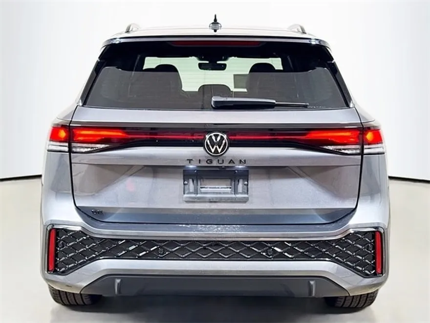2025 Volkswagen Tiguan SE R-Line Black photo 1