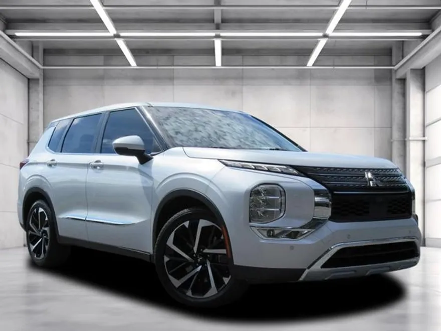 2022 Mitsubishi Outlander SE photo 1
