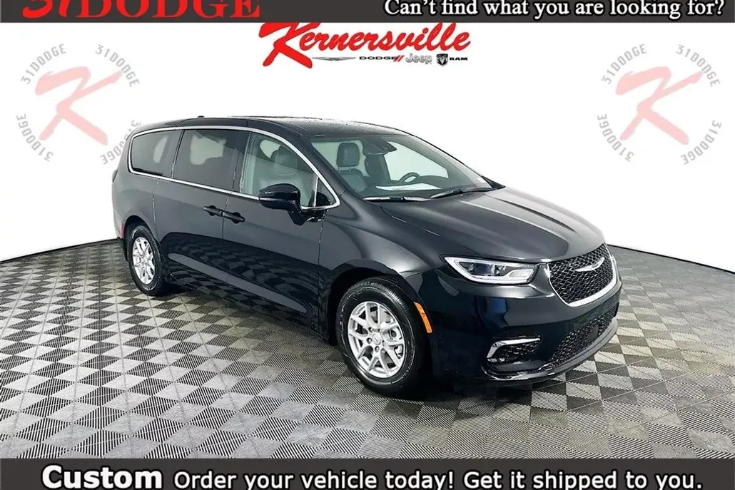 2026 Chrysler Pacifica photo 1