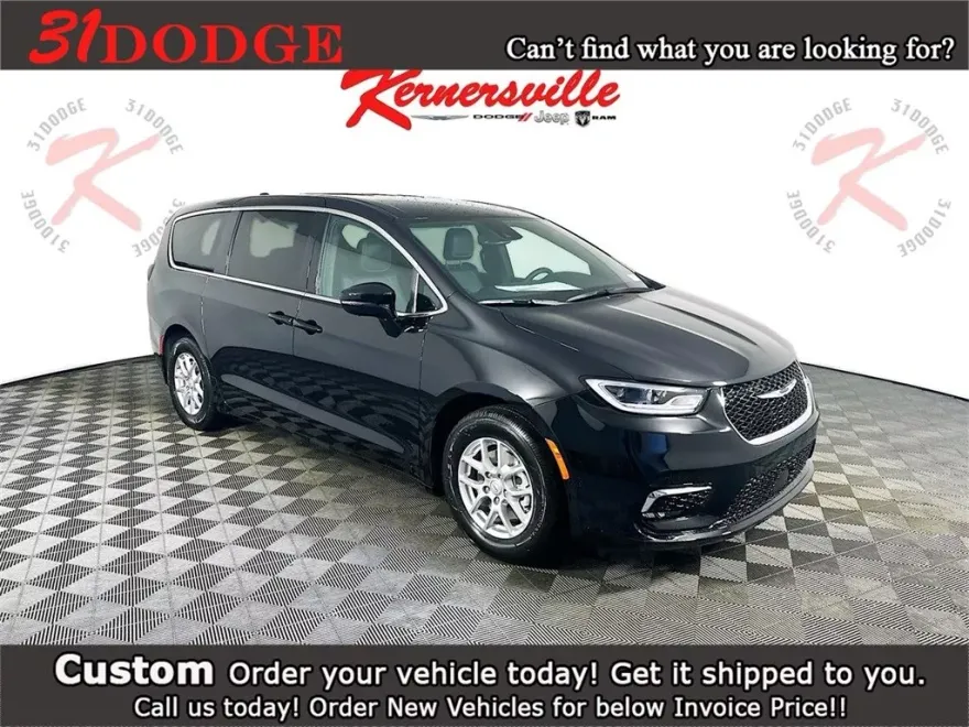 2026 Chrysler Pacifica photo 1