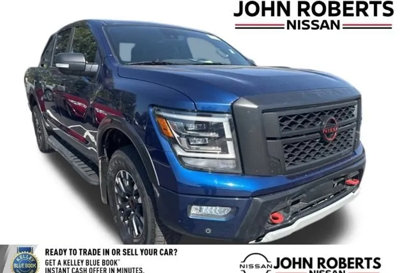 2023 Nissan Titan PRO-4X photo 1