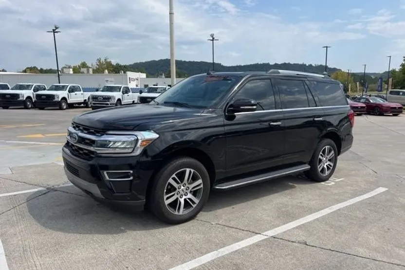 2022 Ford Expedition Limited photo 1