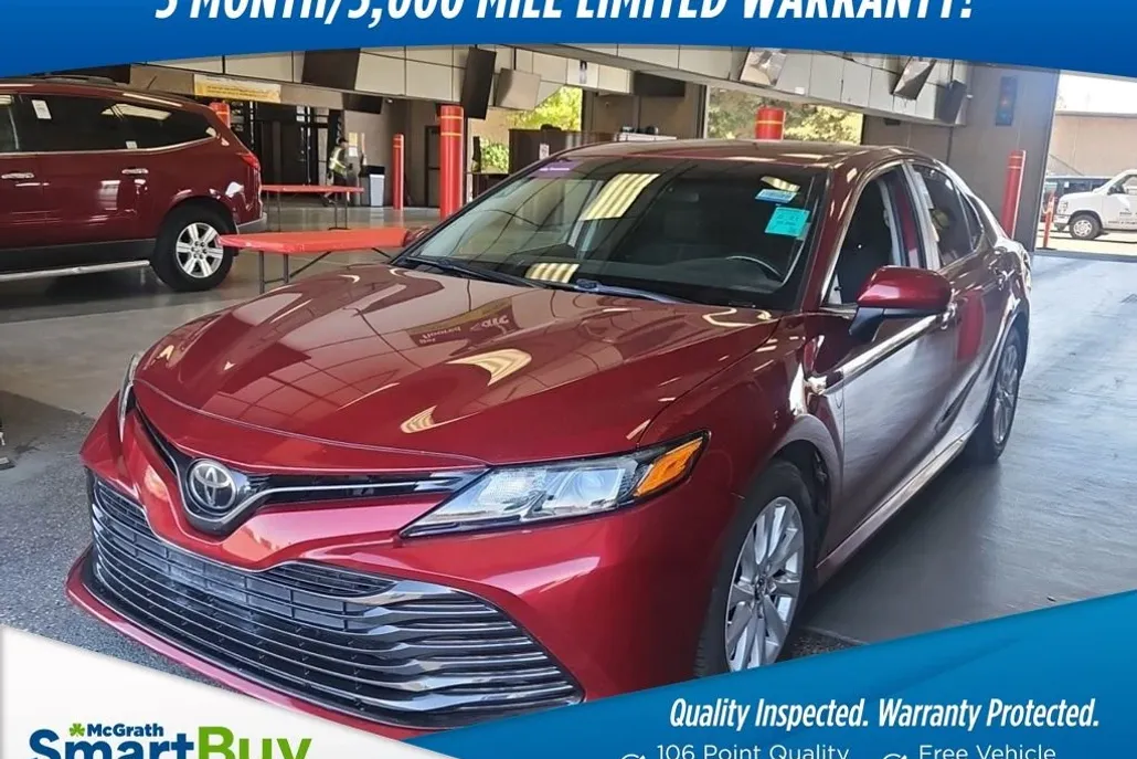 2019 Toyota Camry LE photo 1