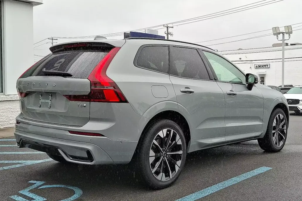 2026 Volvo XC60 Hybrid T8 Plus photo 1