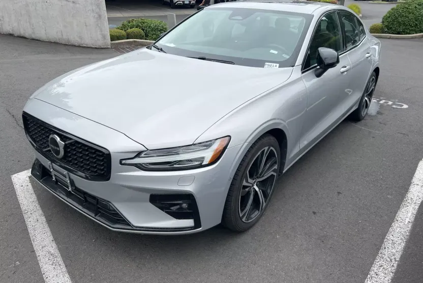 2024 Volvo S60 B5 Plus photo 1