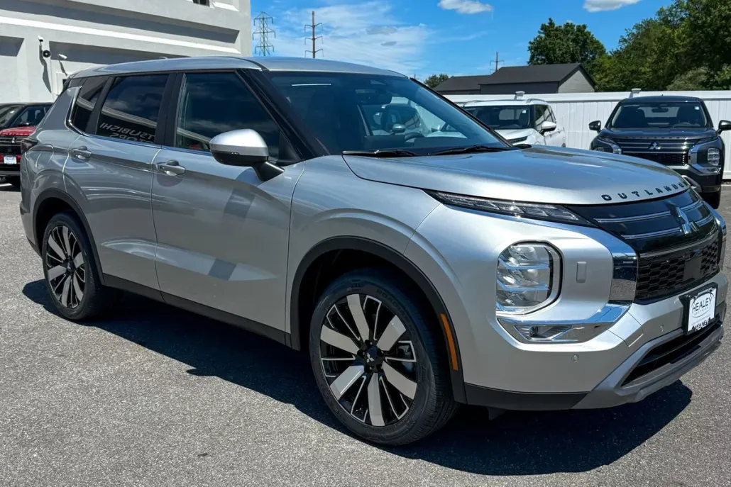 2025 Mitsubishi Outlander SE S-AWC photo 1