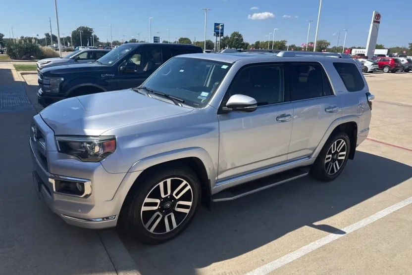 2020 Toyota 4Runner SR5 photo 1