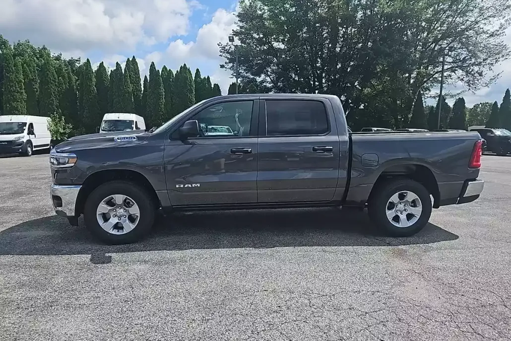 2025 Ram 1500 Tradesman photo 1