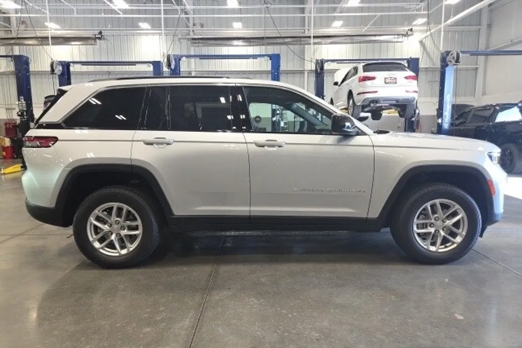 2025 Jeep Grand Cherokee Laredo X photo 1