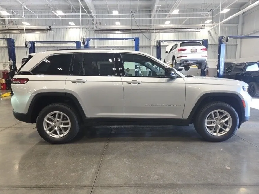 2025 Jeep Grand Cherokee Laredo X photo 1