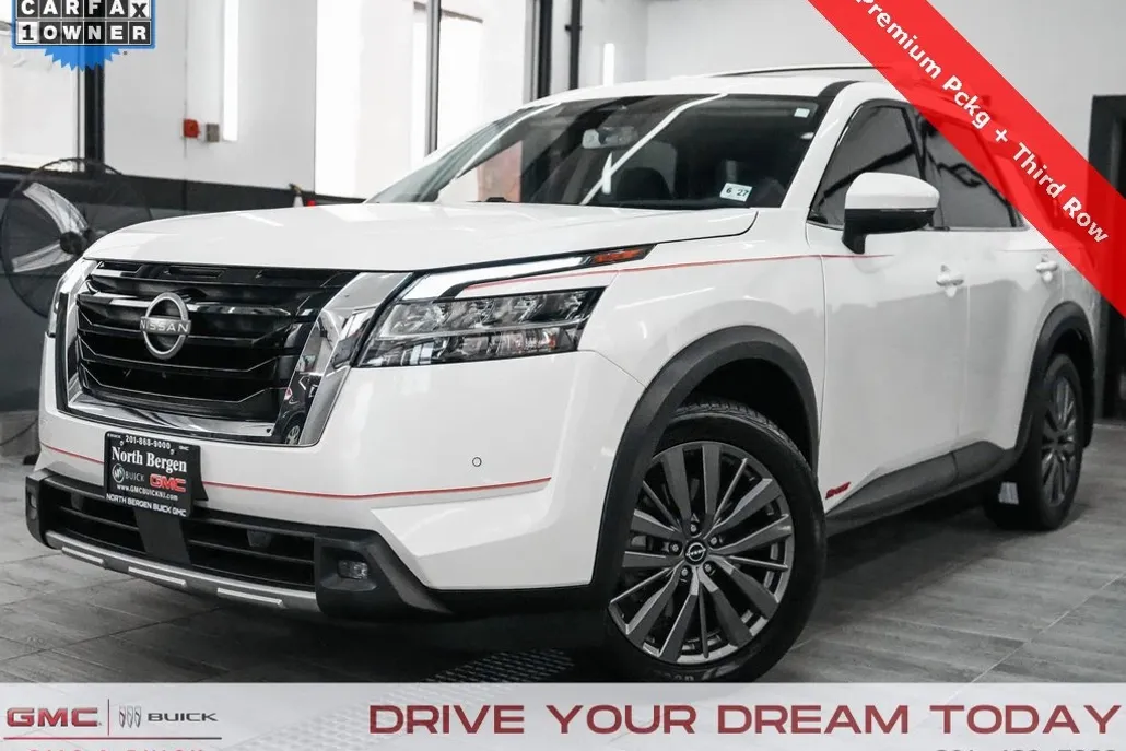 2022 Nissan Pathfinder SL photo 1