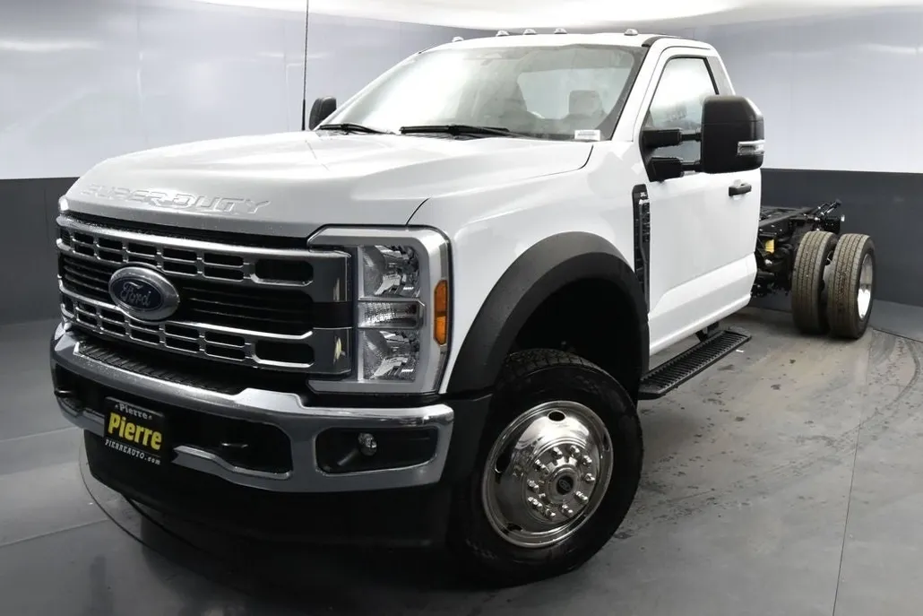 2024 Ford F-450 photo 1