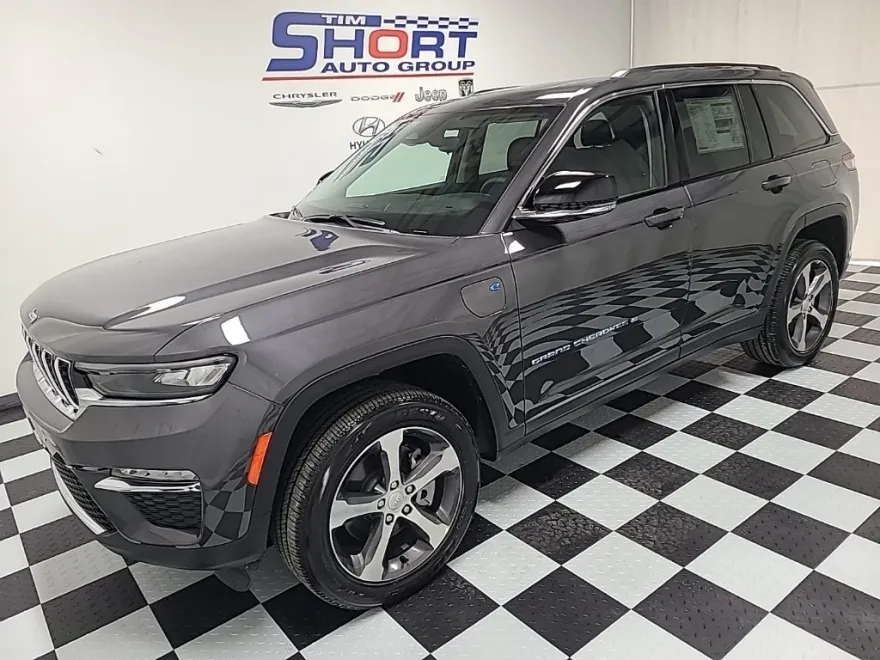 2023 Jeep Cherokee Sport photo 1