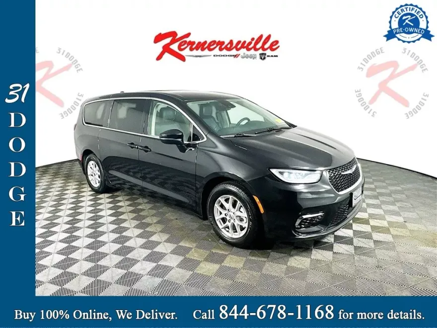 2023 Chrysler Pacifica Touring L photo 1