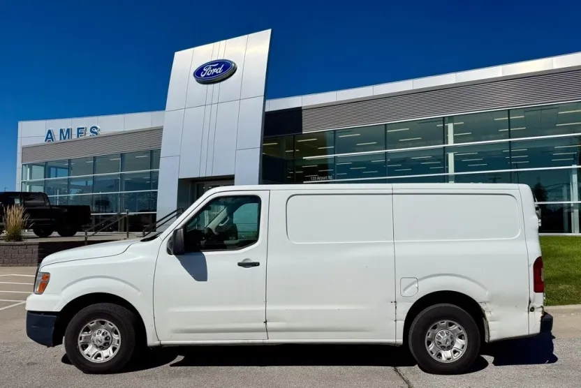 2014 Nissan NV1500 SV photo 1