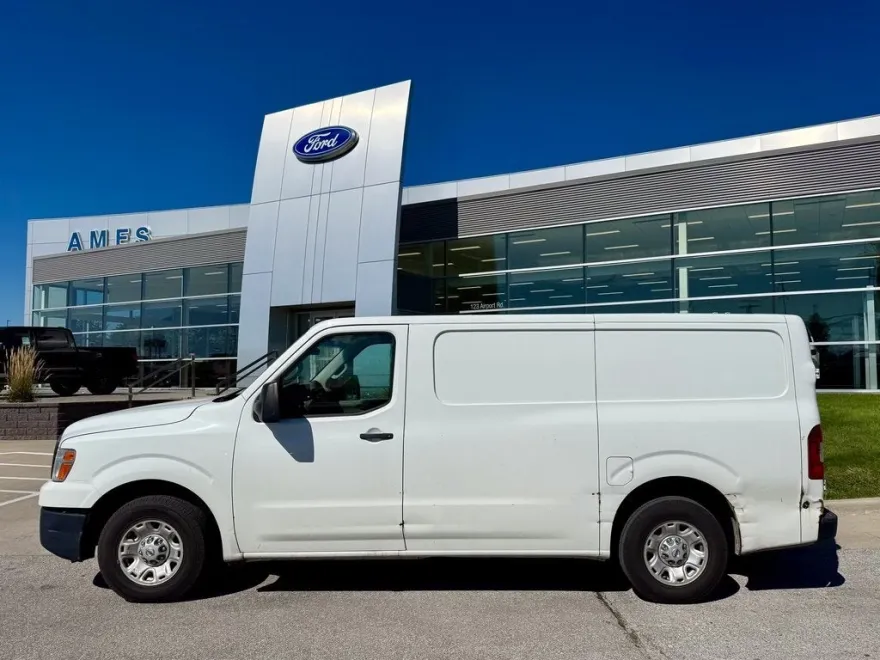 2014 Nissan NV1500 SV photo 1