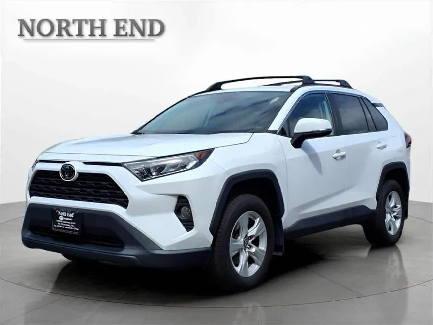 2020 Toyota RAV4 XLE photo 1
