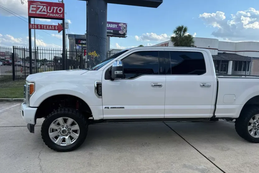 2017 Ford F-250 Platinum photo 1