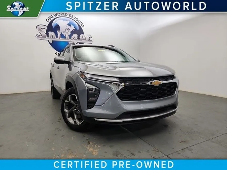 2024 Chevrolet Trax LT photo 1