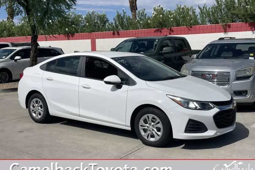 2019 Chevrolet Cruze LS photo 1