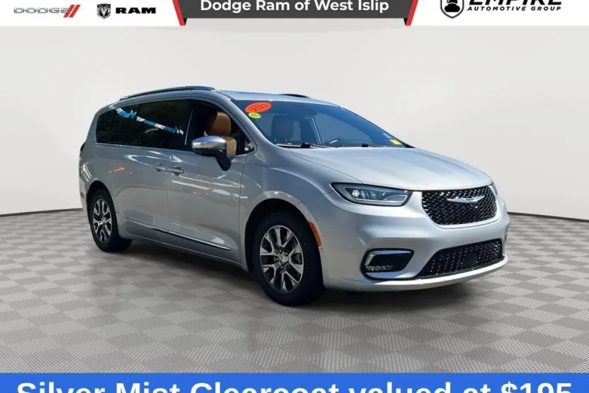 2023 Chrysler Pacifica Hybrid Pinnacle photo 1