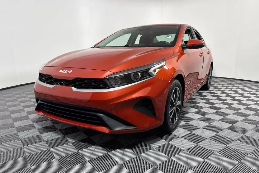 2023 Kia Forte LXS photo 1