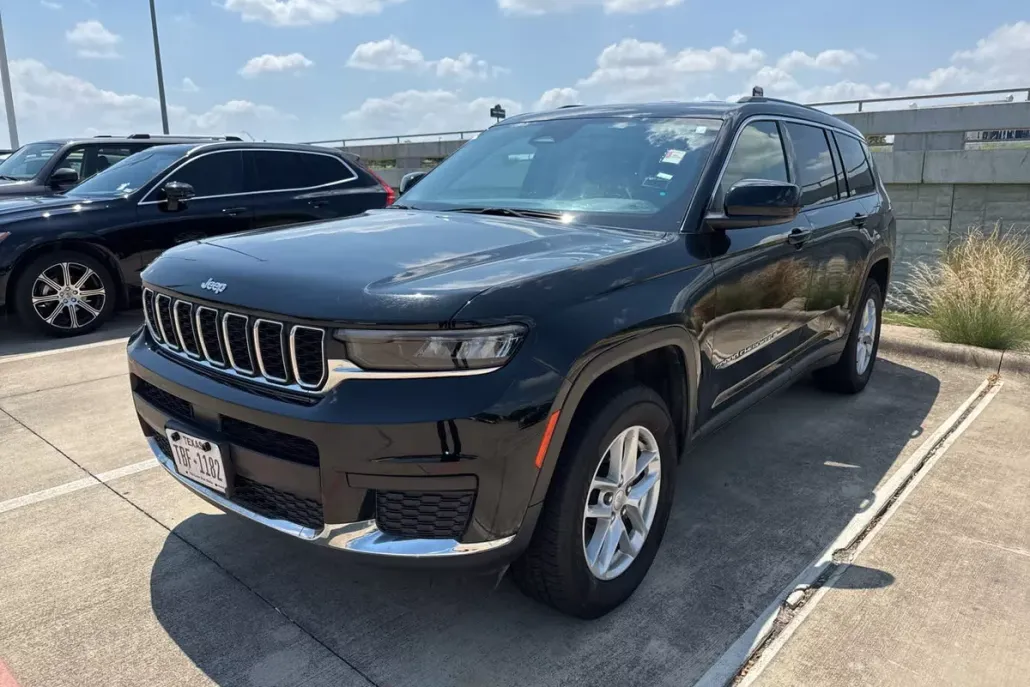 2023 Jeep Grand Cherokee Laredo photo 1