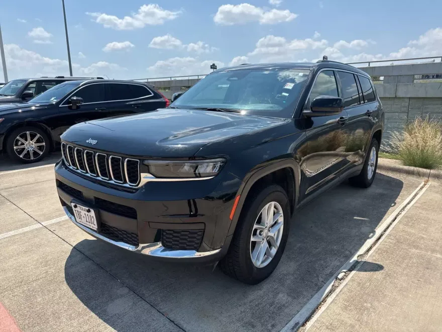 2023 Jeep Grand Cherokee Laredo photo 1