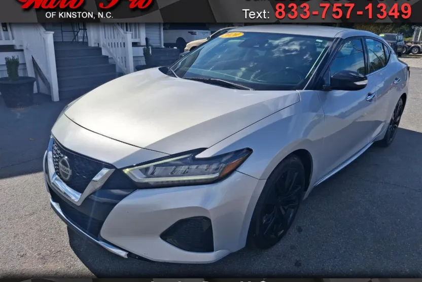 2020 Nissan Maxima SV photo 1
