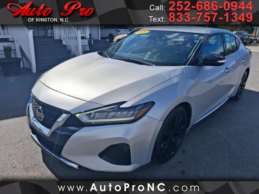 2020 Nissan Maxima SV photo 1