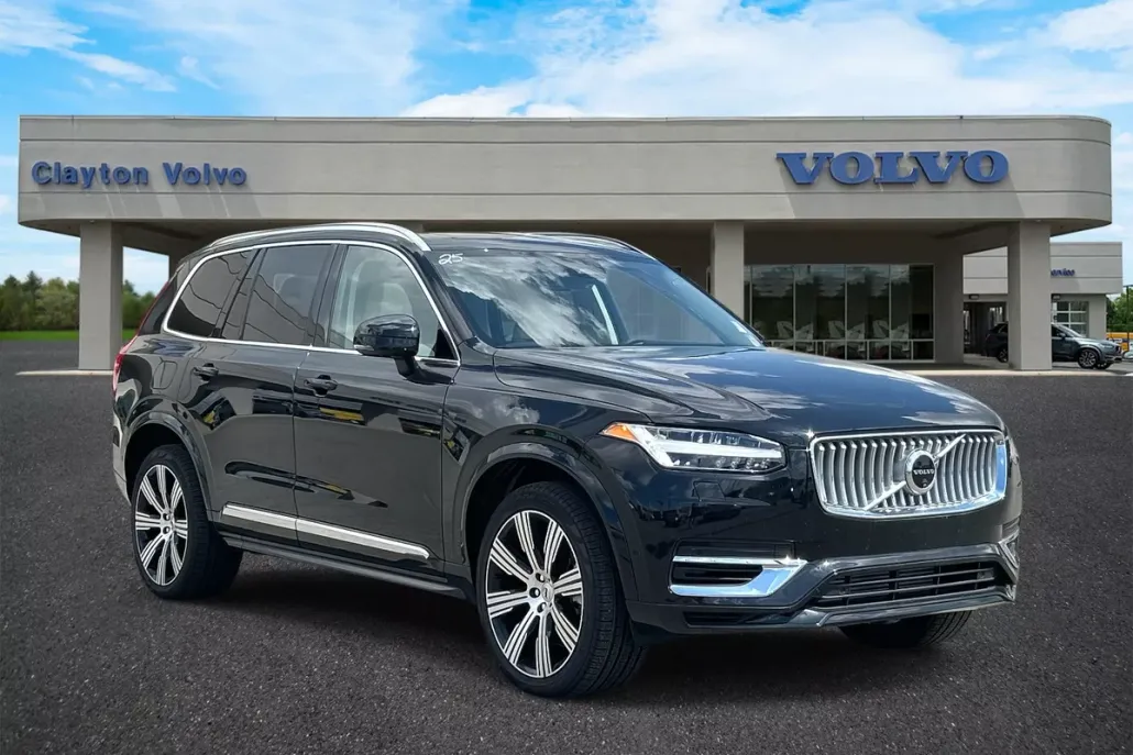 2025 Volvo XC90 Plus T8 photo 1
