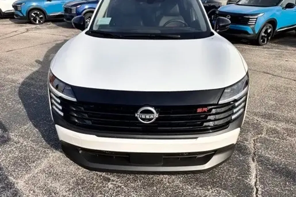 2026 Nissan Kicks SR photo 1