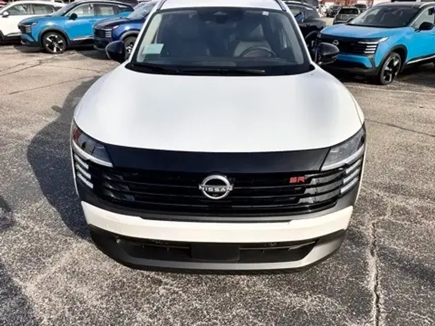 2026 Nissan Kicks SR photo 1