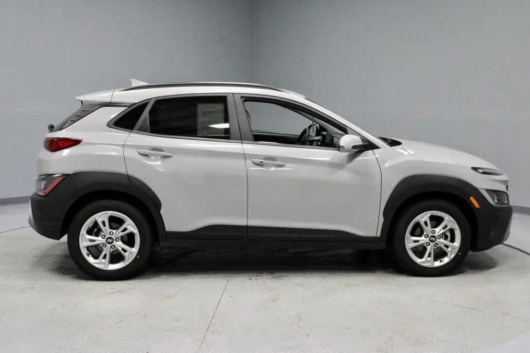 2023 Hyundai Kona SEL photo 1