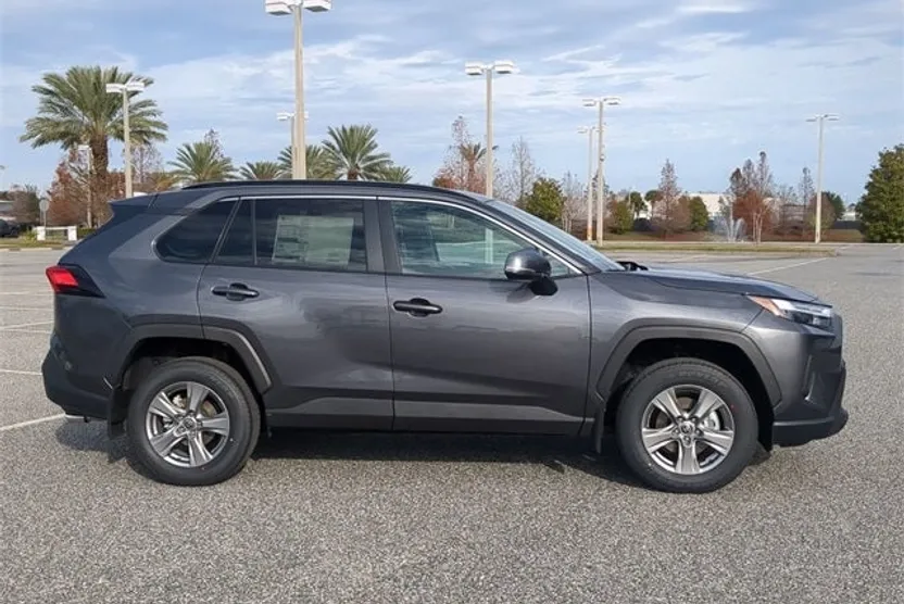 2025 Toyota RAV4 XLE photo 1