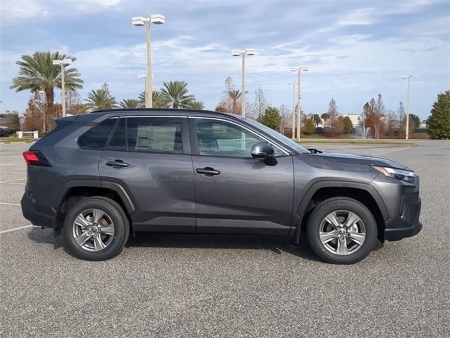 2025 Toyota RAV4 XLE photo 1