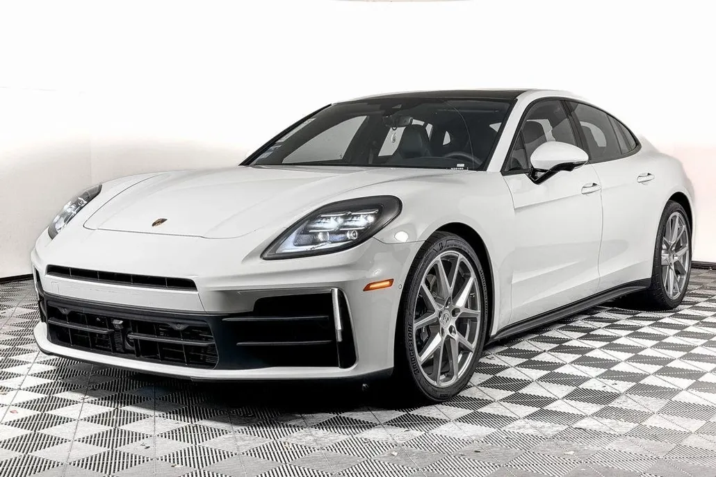 2025 Porsche Panamera 4 photo 1