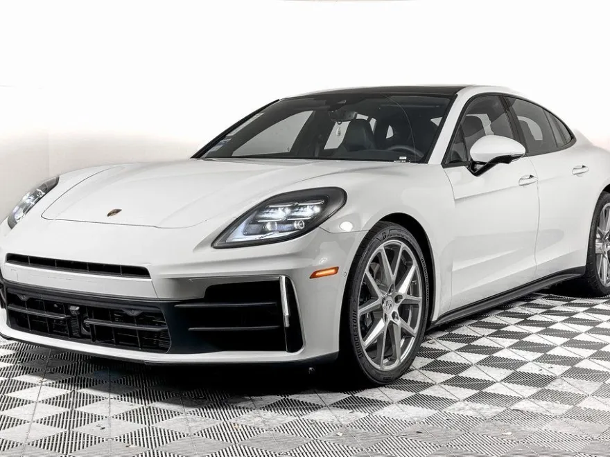 2025 Porsche Panamera 4 photo 1
