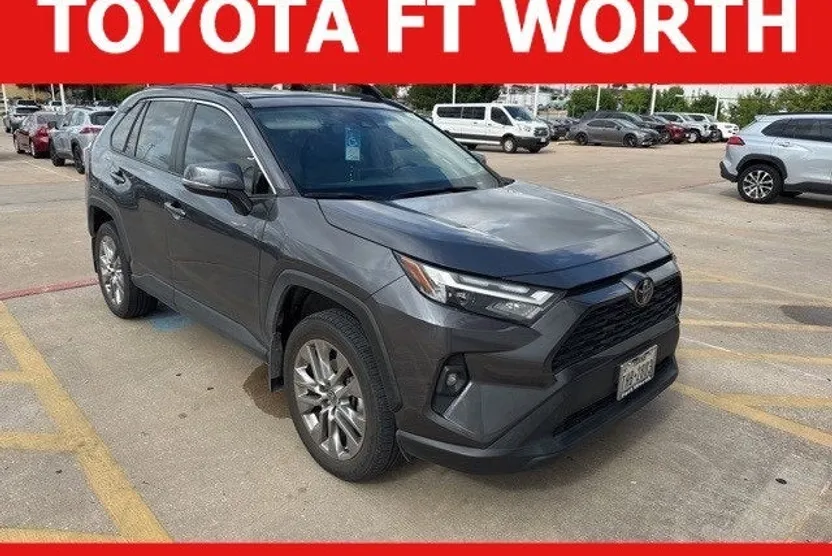 2023 Toyota RAV4 XLE Premium photo 1