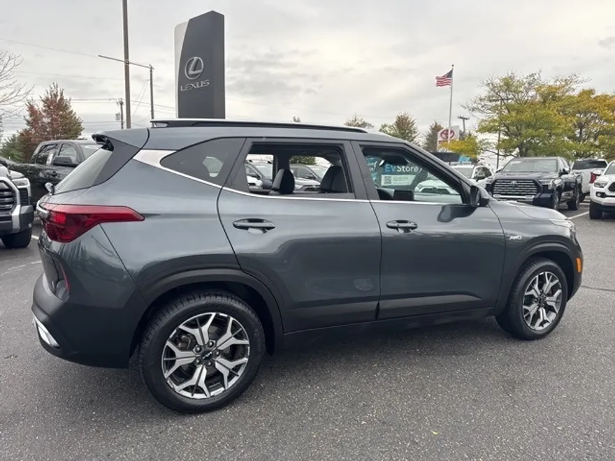 2022 Kia Seltos EX photo 1