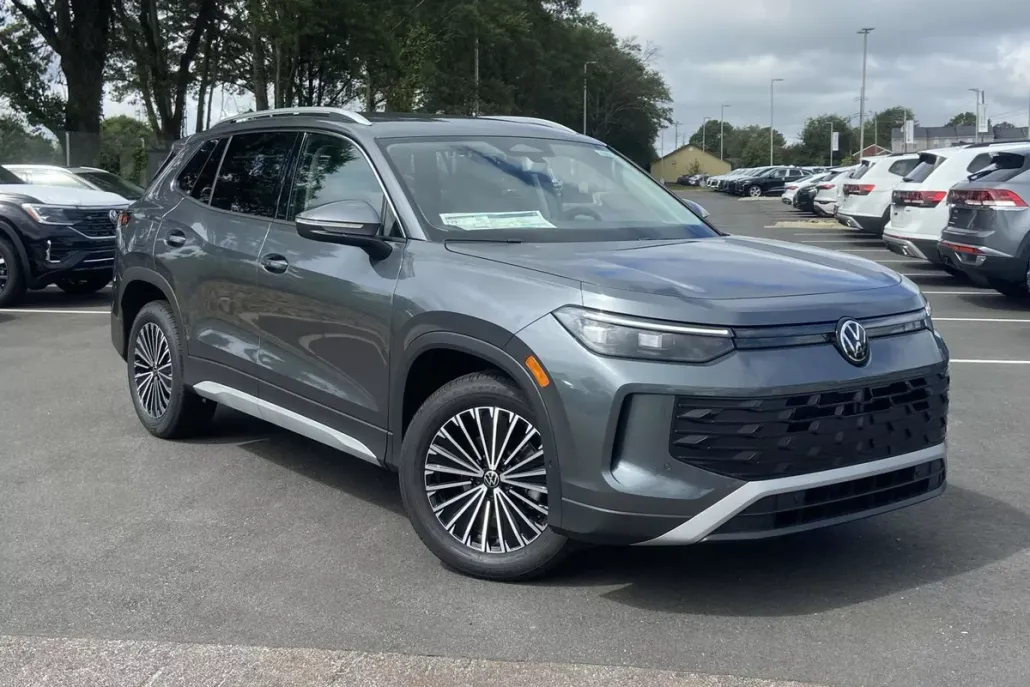 2025 Volkswagen Tiguan S photo 1