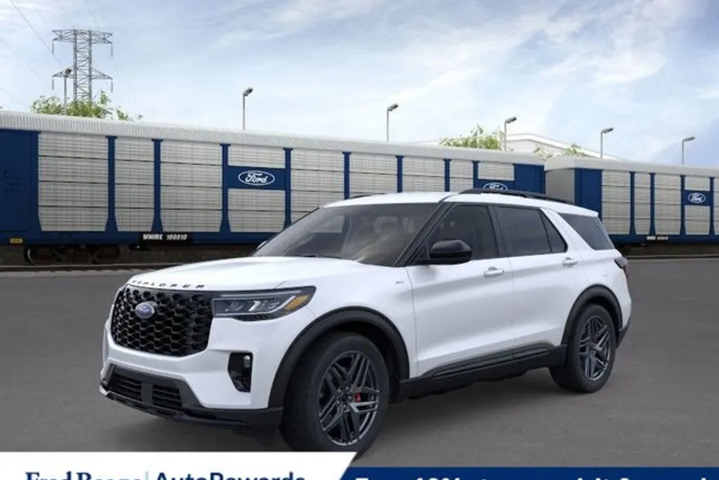 2025 Ford Explorer ST-Line photo 1