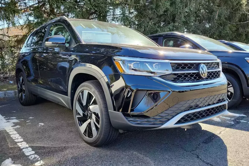2024 Volkswagen Taos SEL photo 1
